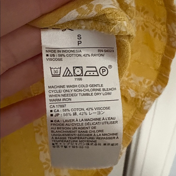 Banana Republic women’s yellow floral top size: S - Picture 4 of 5